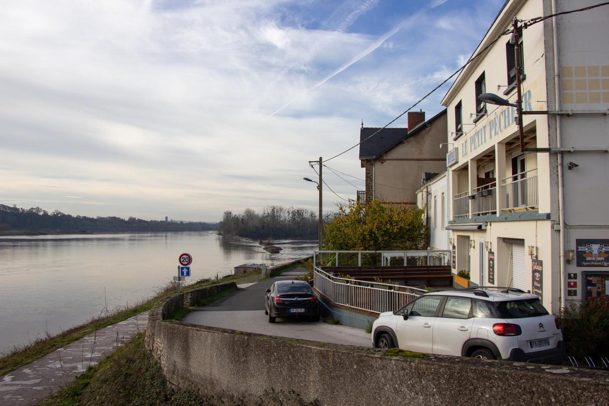 Le Petit Pêcheur Hotel Saint-Florent-le-Vieil Exterior foto