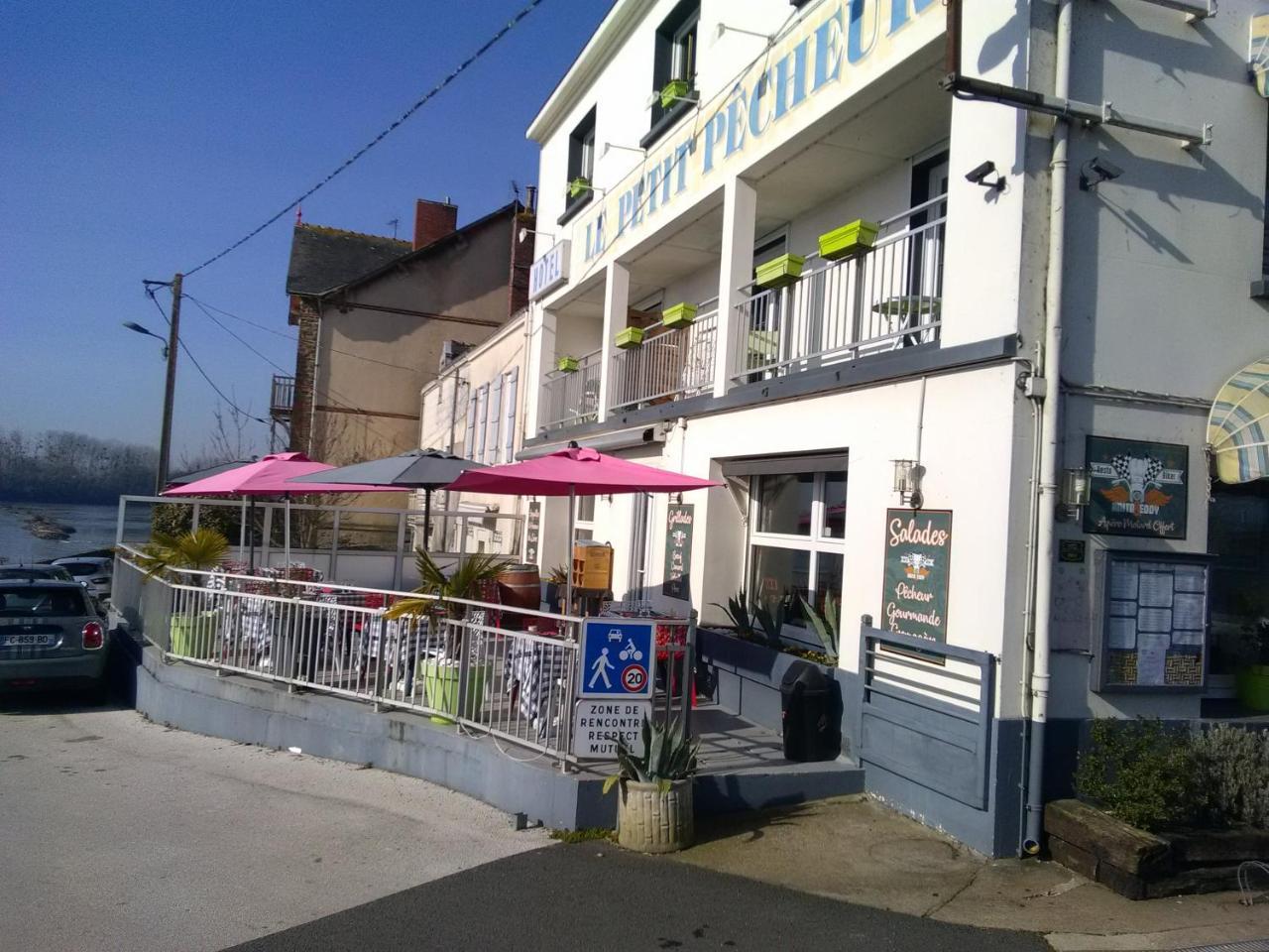 Le Petit Pêcheur Hotel Saint-Florent-le-Vieil Exterior foto